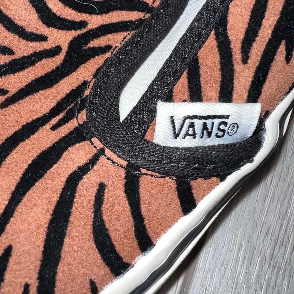 Vans ComfyCush Slip-On SF Tiger Stripe Animal Print Sneakers Size 9.5W / 8M